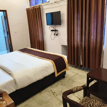 Hotel Anand Inn-Top Family Hotels Business Hotels Best Couple Friendly Hotel In ลัคเนา ภายนอก รูปภาพ