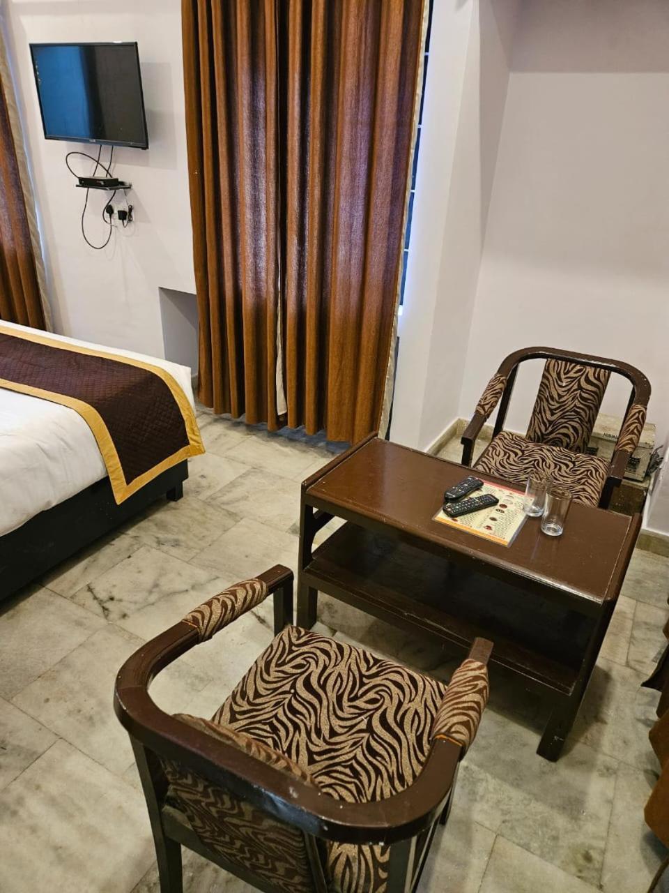Hotel Anand Inn-Top Family Hotels Business Hotels Best Couple Friendly Hotel In ลัคเนา ภายนอก รูปภาพ