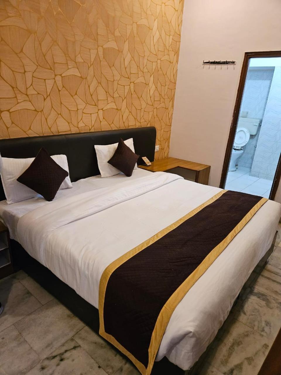 Hotel Anand Inn-Top Family Hotels Business Hotels Best Couple Friendly Hotel In ลัคเนา ภายนอก รูปภาพ