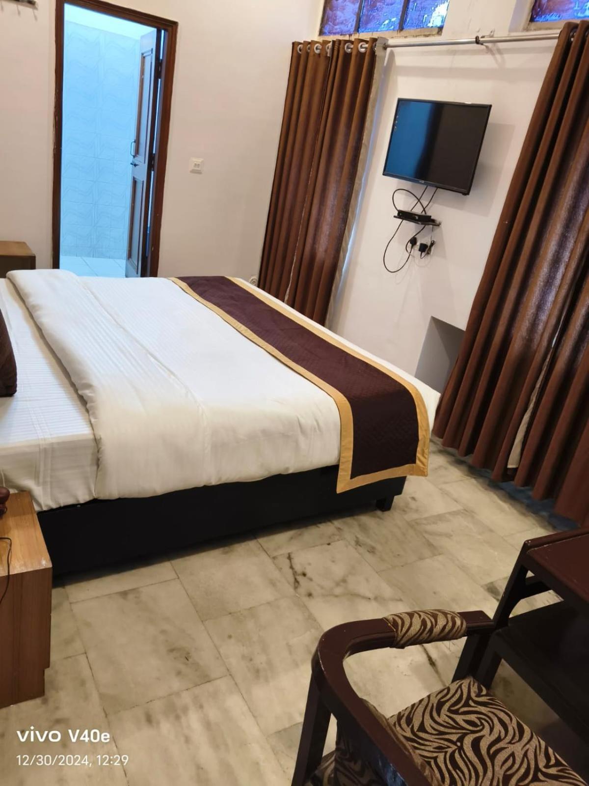 Hotel Anand Inn-Top Family Hotels Business Hotels Best Couple Friendly Hotel In ลัคเนา ภายนอก รูปภาพ